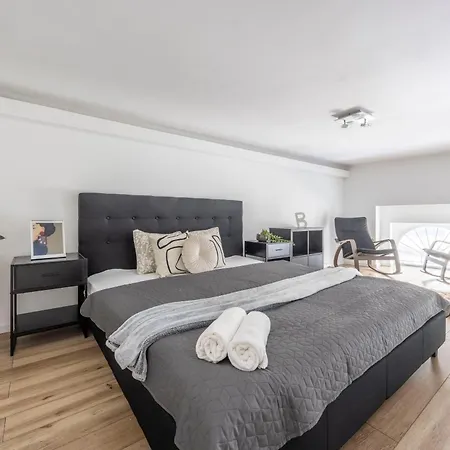 Exclusive & Cozy Central In The Heart Of